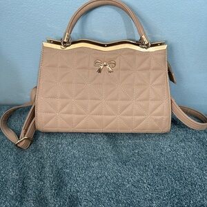 Elegant Quilted Handbag with Bow Accent